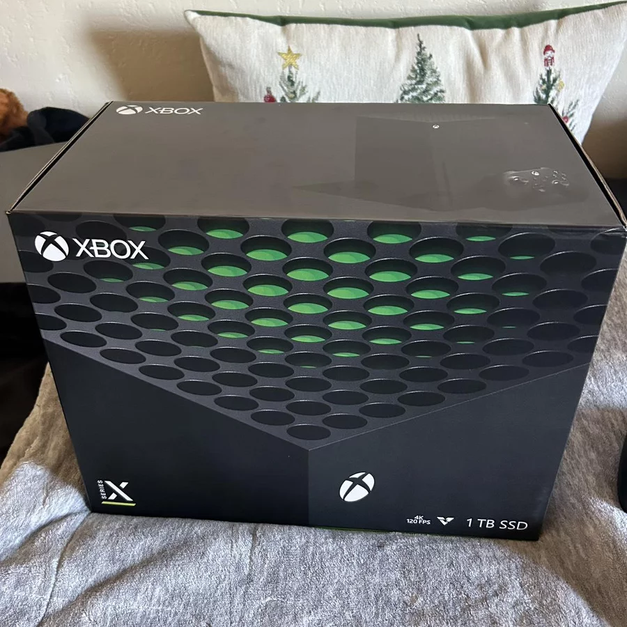 XBOX Series X: Gaming Console, 1TB SSD, Includes XBOX Wireless Controller, 4K Gaming, 120FPS - Carbon Black - Image 5